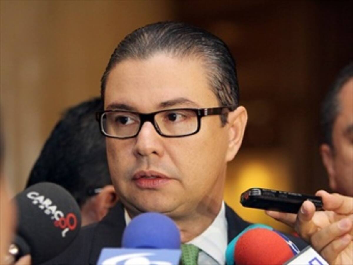 Denuncian al presidente de la Cámara por no posesionar a Moisés Orozco