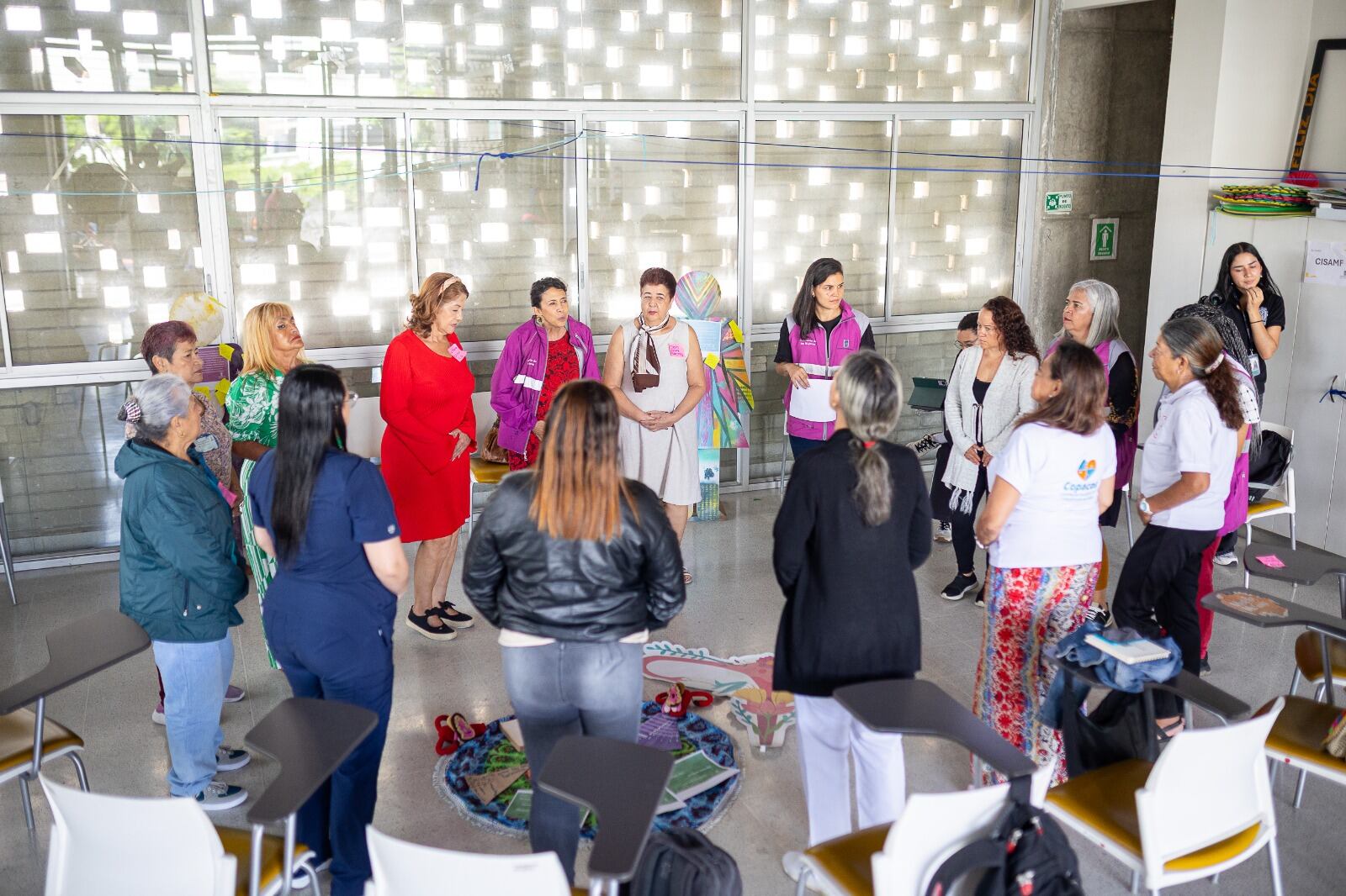 ‘Decididas’ es una iniciativa que busca brindar atención integral a las mujeres. Foto: alcaldía de Medellín.
