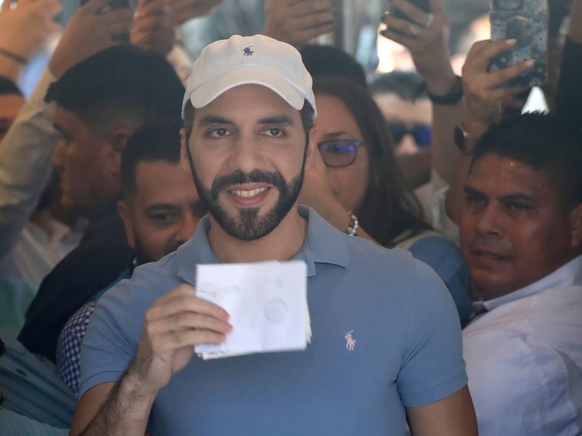 Bukele rompe el silencio electoral horas antes de que se cierren los puestos de votación