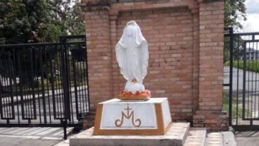 La comunidad católica rechazó la acción de sujetos desconocidos, que le quitaron la cabeza a una imagen de la Virgen María. Foto: Sucesos Cauca (Cortesía)