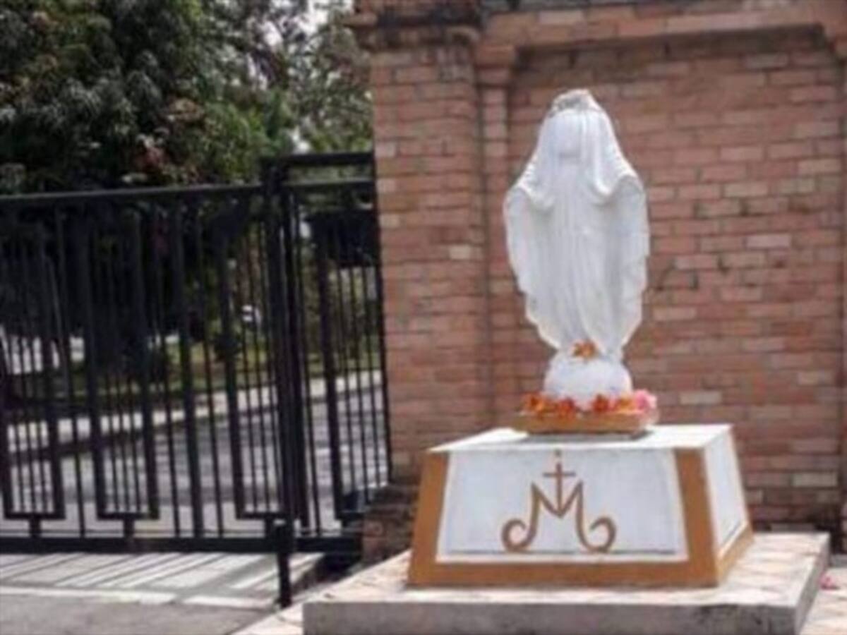 Vándalos “descabezaron” imagen de la Virgen María en Popayán