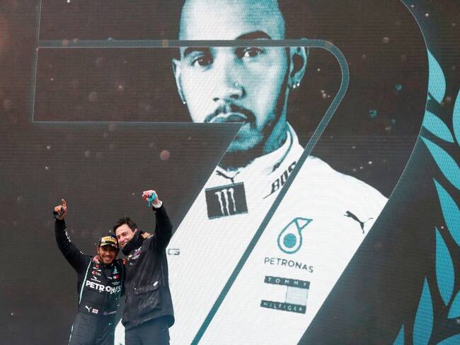 Hamilton ganó en Turquía, es campeón del mundo e igualó a Schumacher