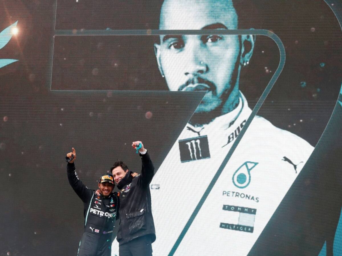 Hamilton ganó en Turquía, es campeón del mundo e igualó a Schumacher
