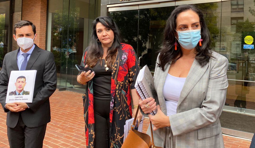 La comitiva ha compartido datos, cifras y detalles del informe realizado por el Centro Democrático sobre la situación que vive el país. 