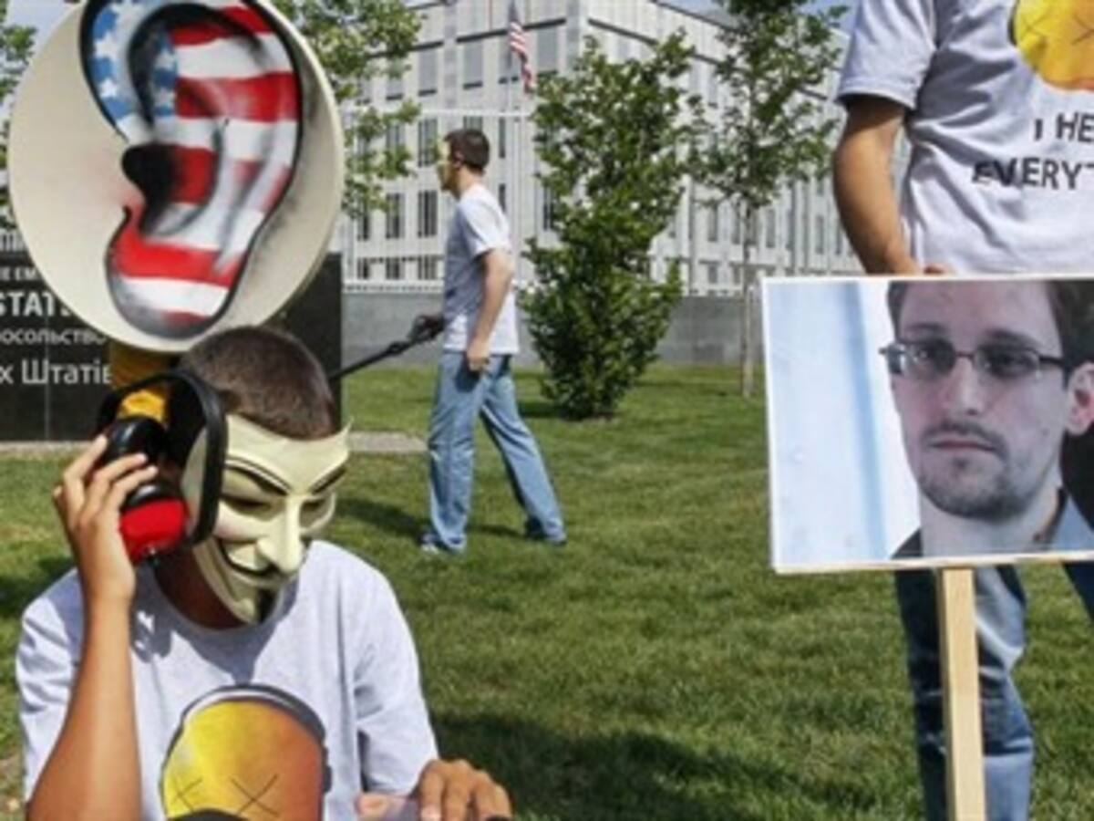 El director Oliver Stone dice que Snowden "es un héroe"