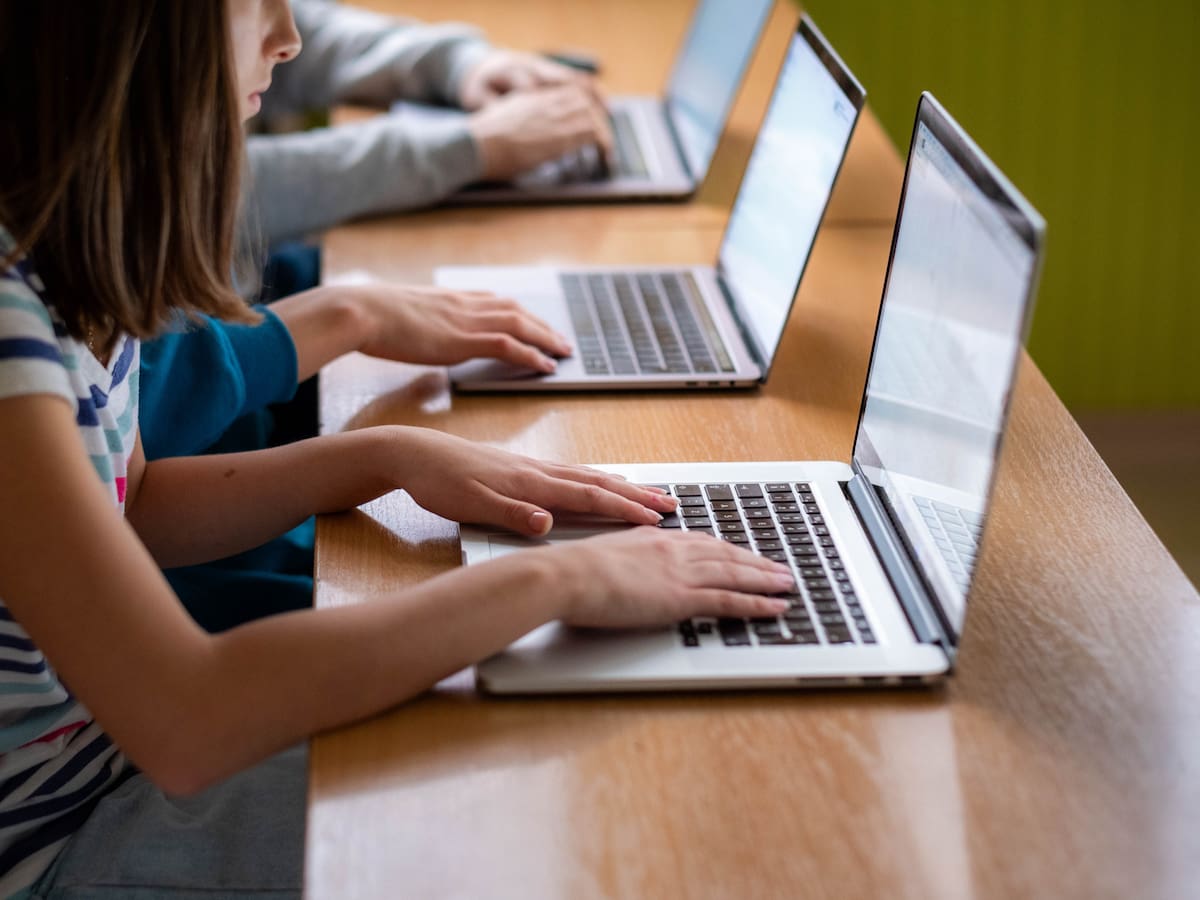 Compumax responde a denuncias de Computadores para Educar