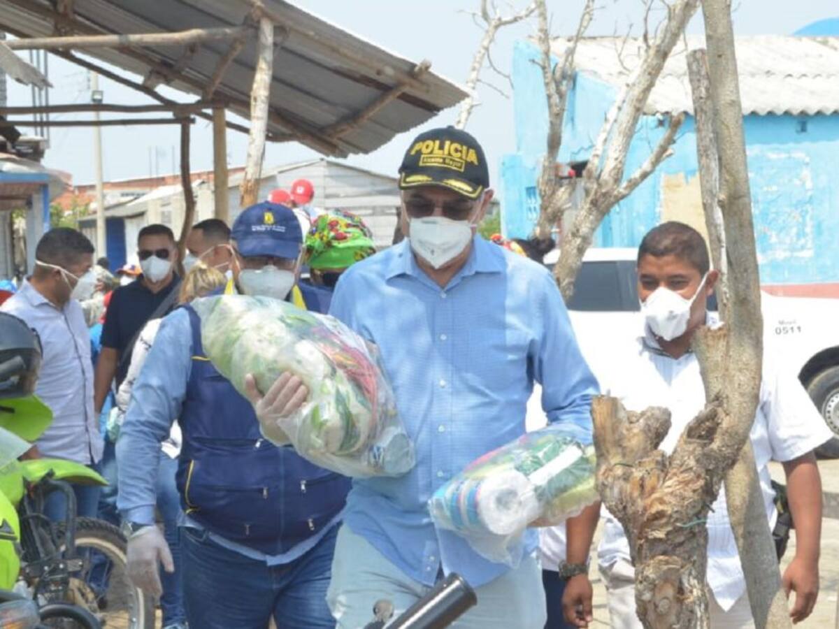 Alcaldía de Cartagena entregó ayuda humanitaria en Villa Gloria