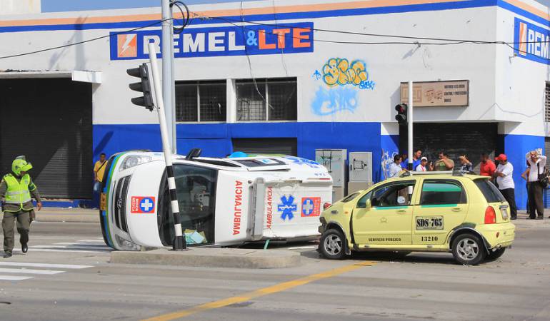 Imagen de archivo de un accidente entre un taxi y una ambulancia en Barranquilla en el año 2013.