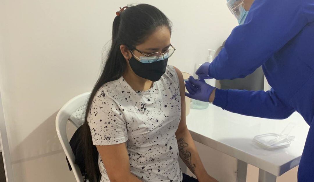 Abren puntos de vacunación en el aeropuerto El Dorado y en Corabastos 