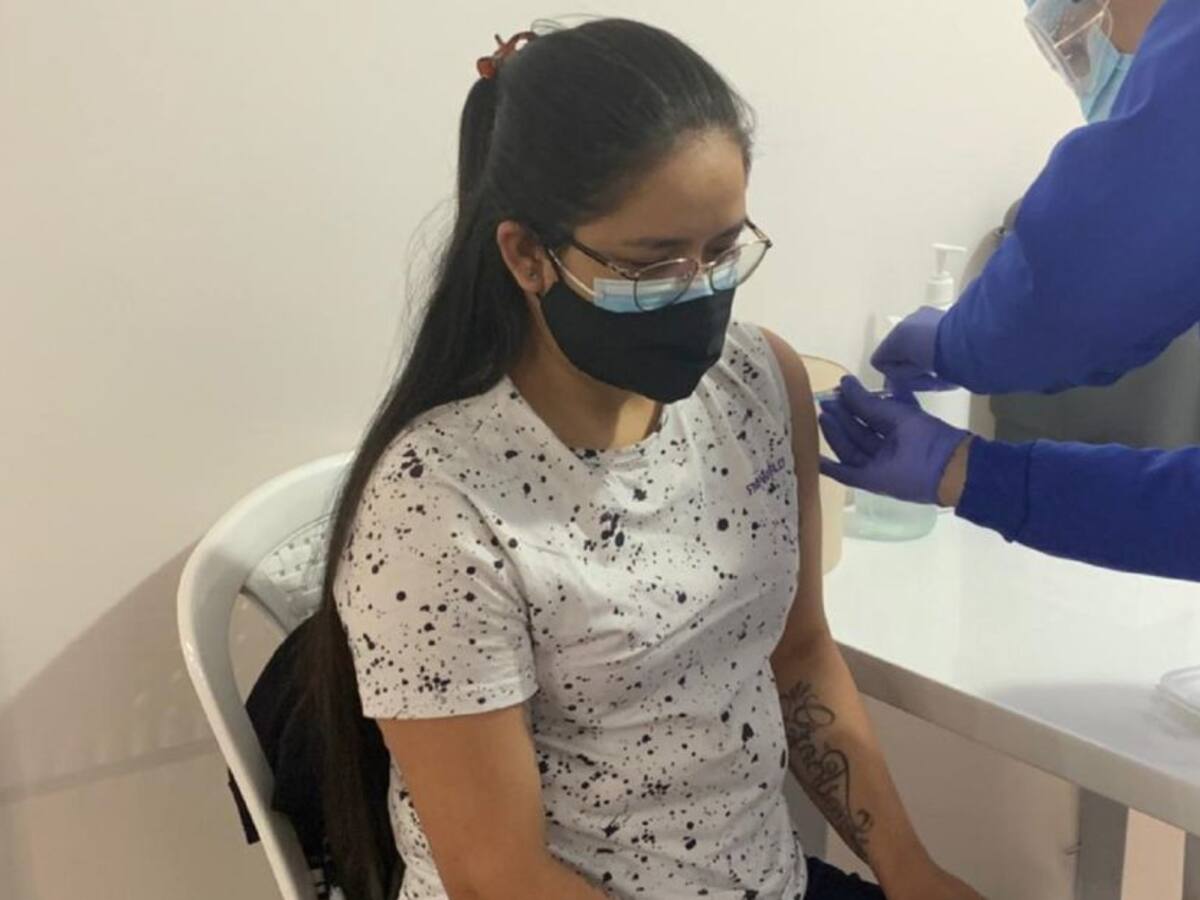 Abren puntos de vacunación en el aeropuerto El Dorado y en Corabastos