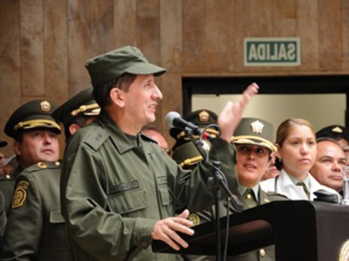El general Mendieta fue condecorado en el Congreso