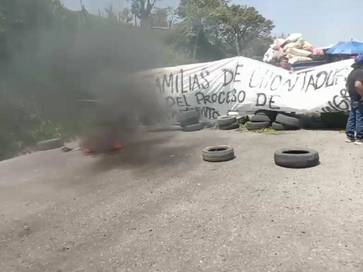 Damnificados bloquean la vía Panamericana en Rosas, Cauca