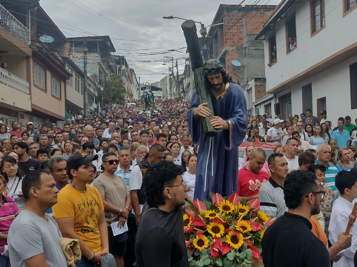 Fervor y tradición: Así se vivió el Santo Viacrucis en Ibagué.