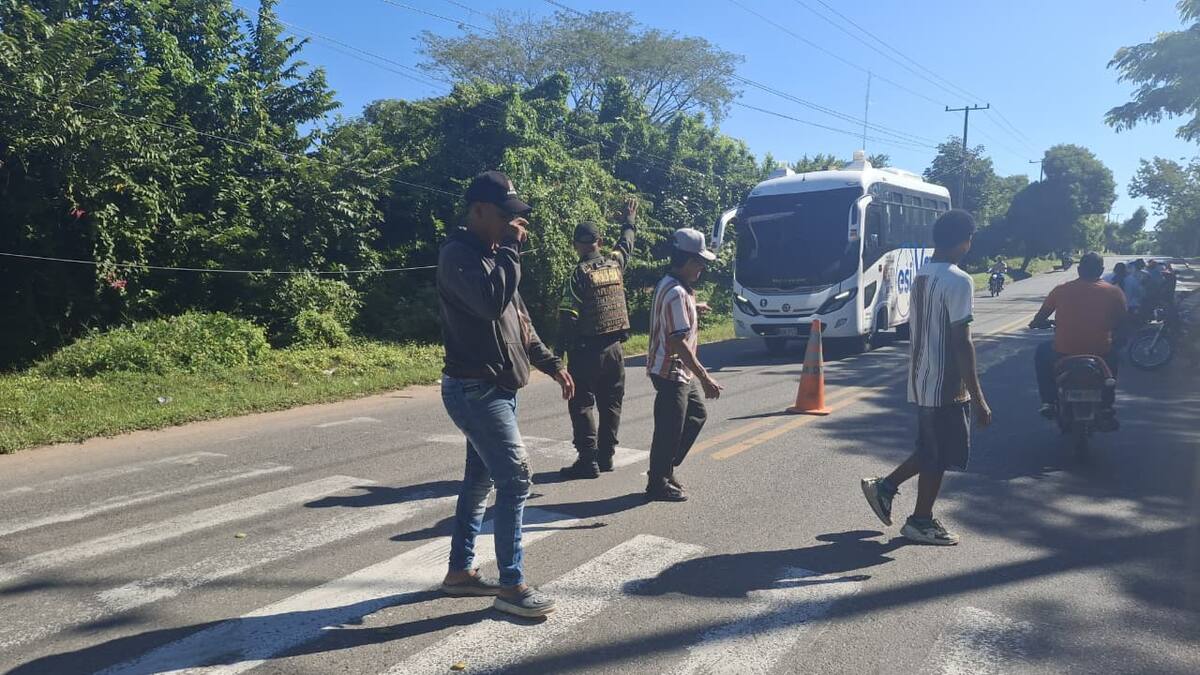 Policía de Bolívar promueve respeto a cruces peatonales en Magangué