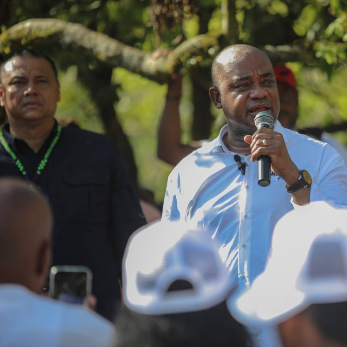 Campaña de Luis Murillo alerta por hallazgo de armas durante recorrido del candidato en Buenaventura