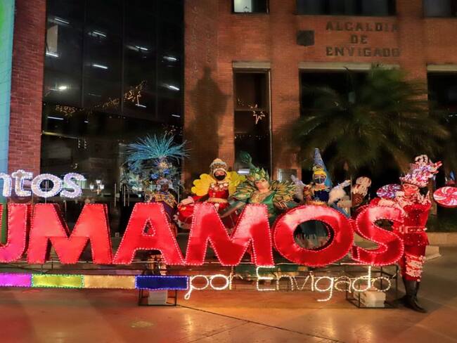 “Viaje al centro de la Navidad”: Envigado inauguró el alumbrado navideño