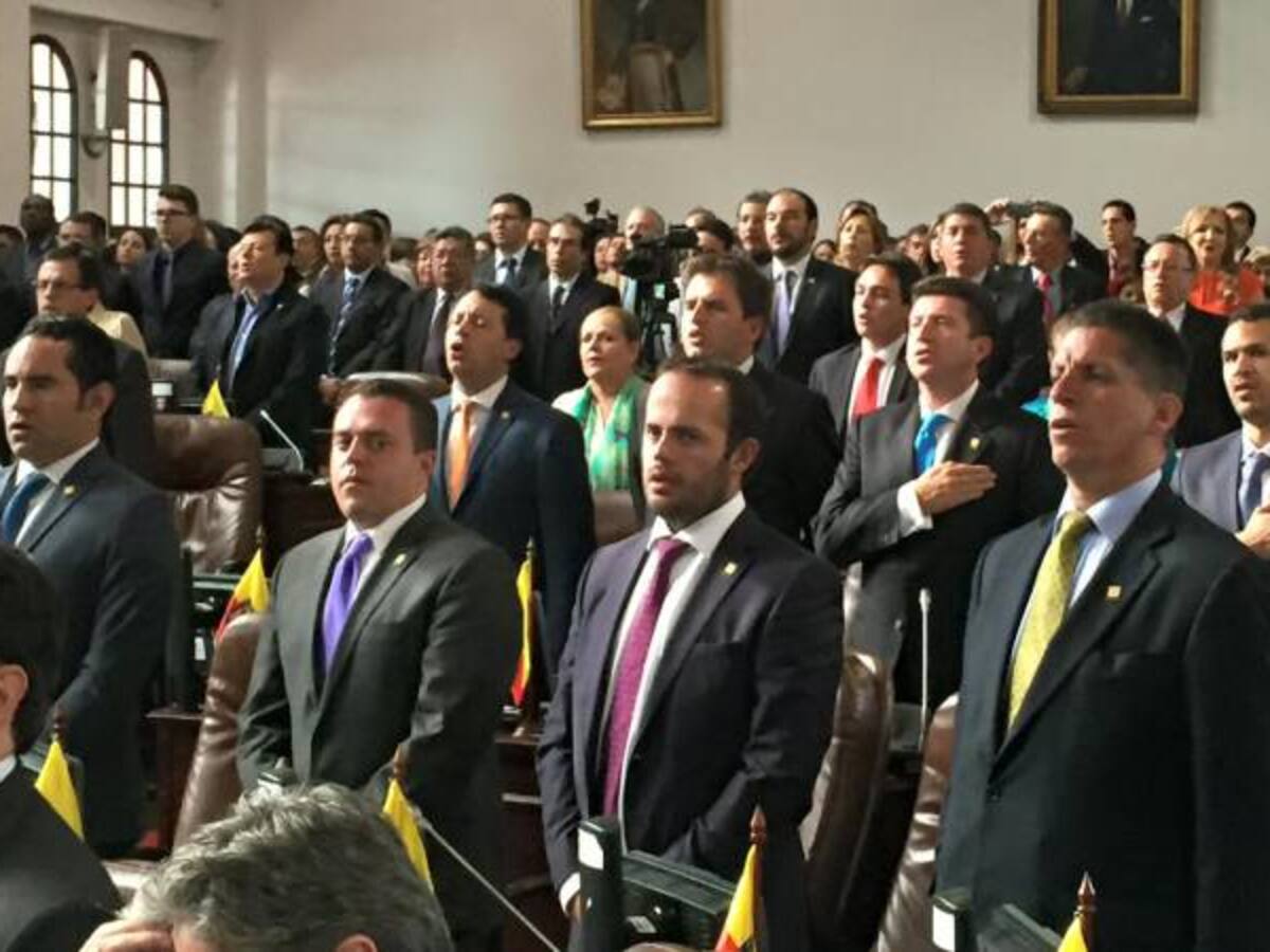 Los nuevos concejales de Bogotá celebran en redes su posesión