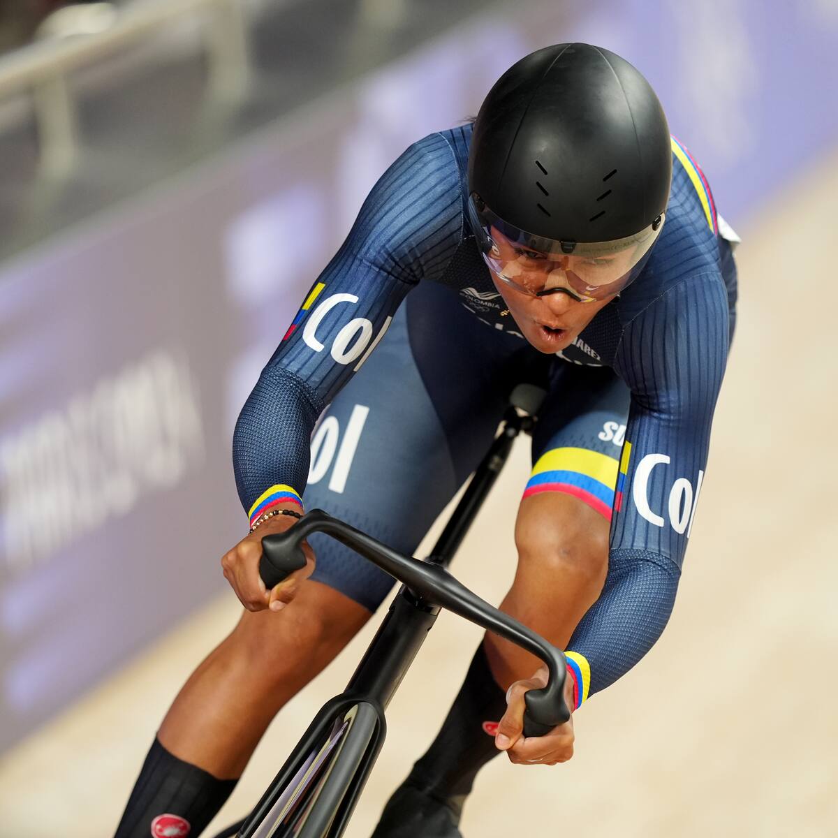 Video: Stefany Cuadrado, campeona mundial juvenil de velocidad en el ciclismo de pista