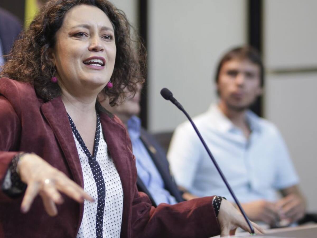 Consejo de Estado no separó a Angélica Lozano de su curul