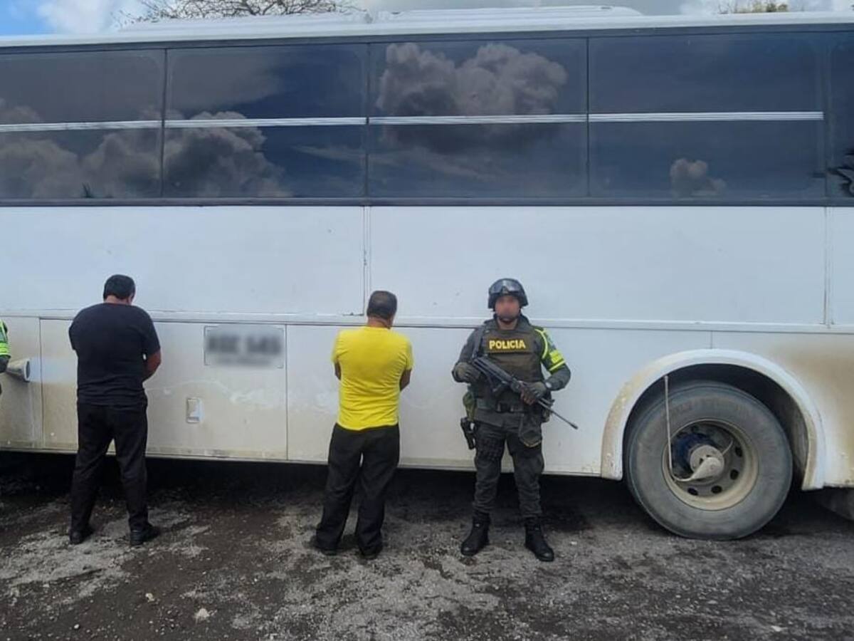 En Urabá capturaron a cinco personas que transportaban a 53 migrantes irregulares