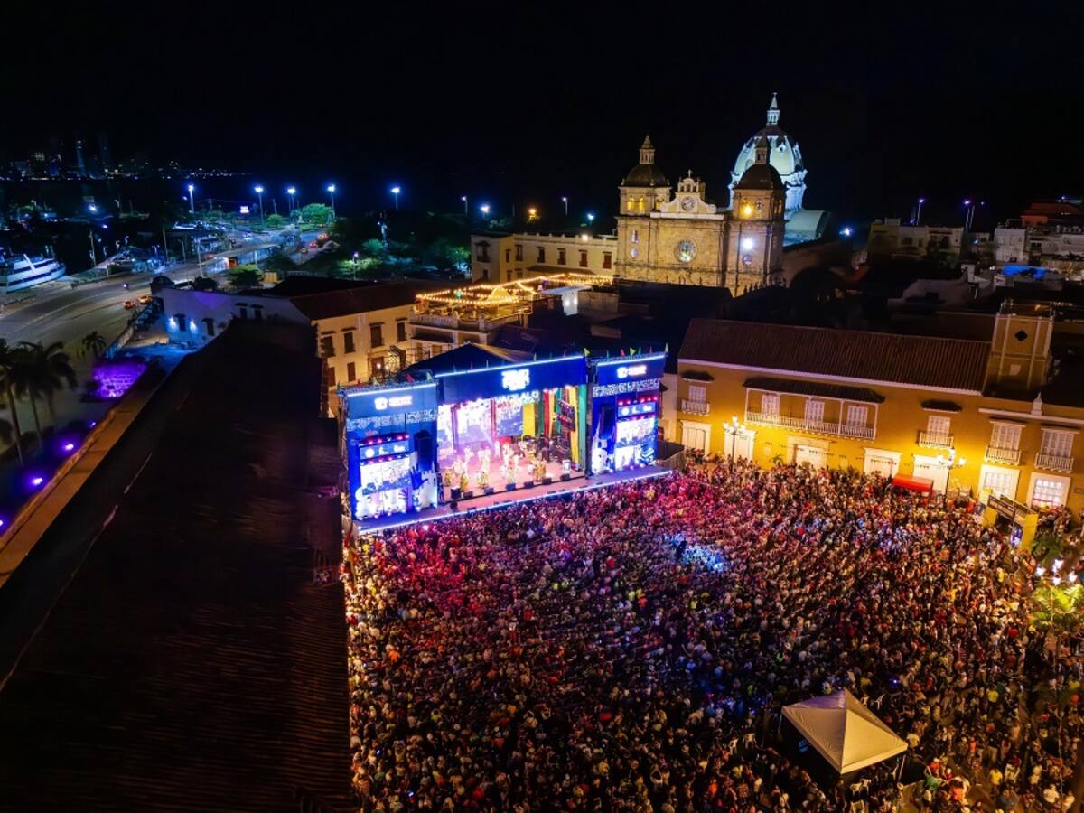 Con lleno a reventar cerró evento Bolívar 1600 en la Plaza de la Aduana