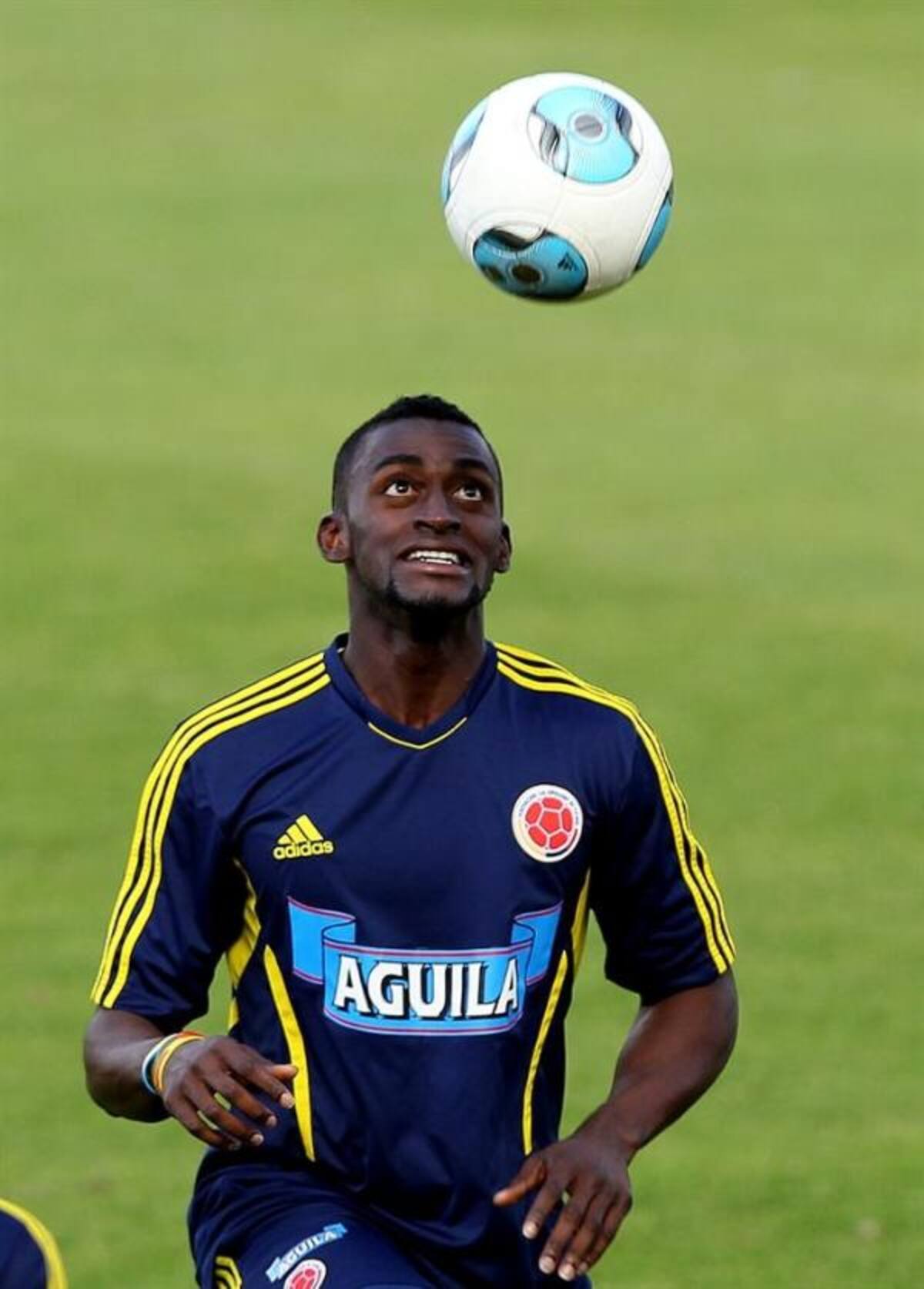 El goleador Jackson Martínez en acción durante el entrenamiento. Foto: EFE
