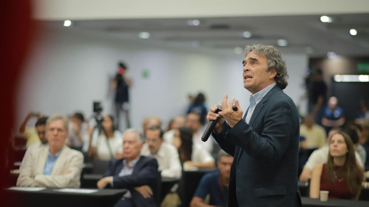 Fajardo evita hablar de alianza con Claudia López tras encuesta: “Todavía falta camino por recorrer”