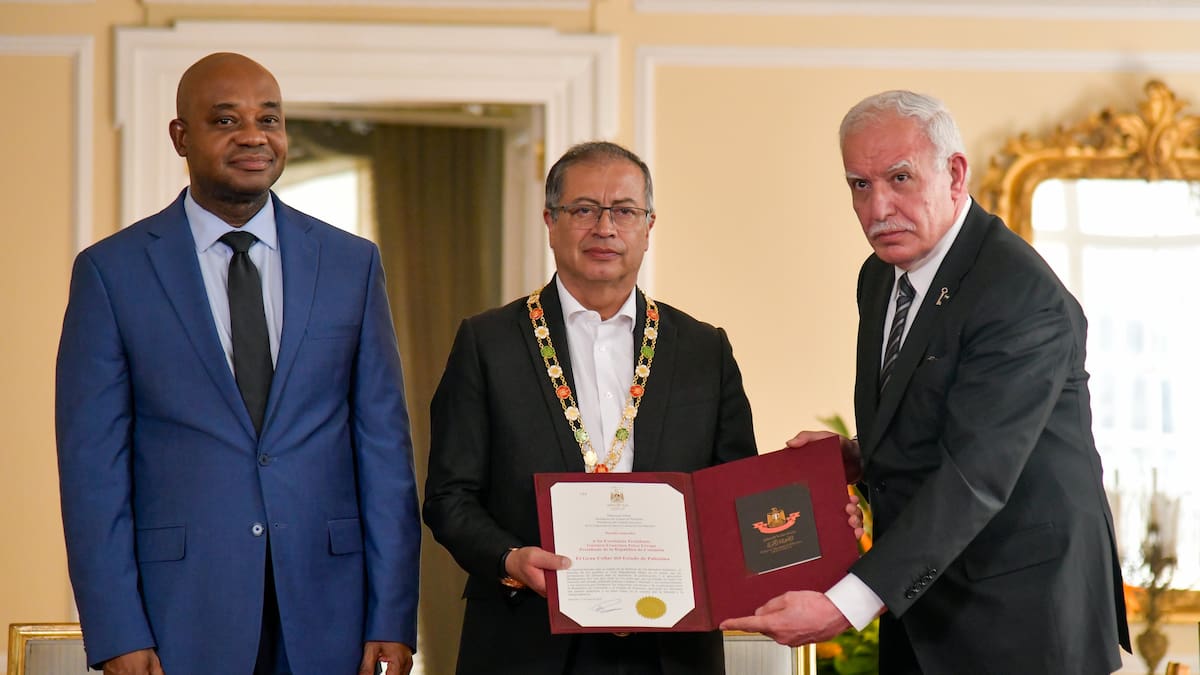 Petro recibe condecoración de Palestina y compara situación en Gaza con el nazismo