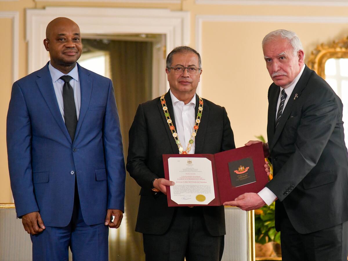 Petro recibe condecoración de Palestina y compara situación en Gaza con el nazismo