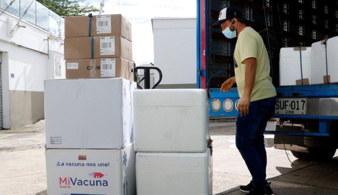 Vacunas de Pfizer y AztraZeneca fueron entregadas a los municipios