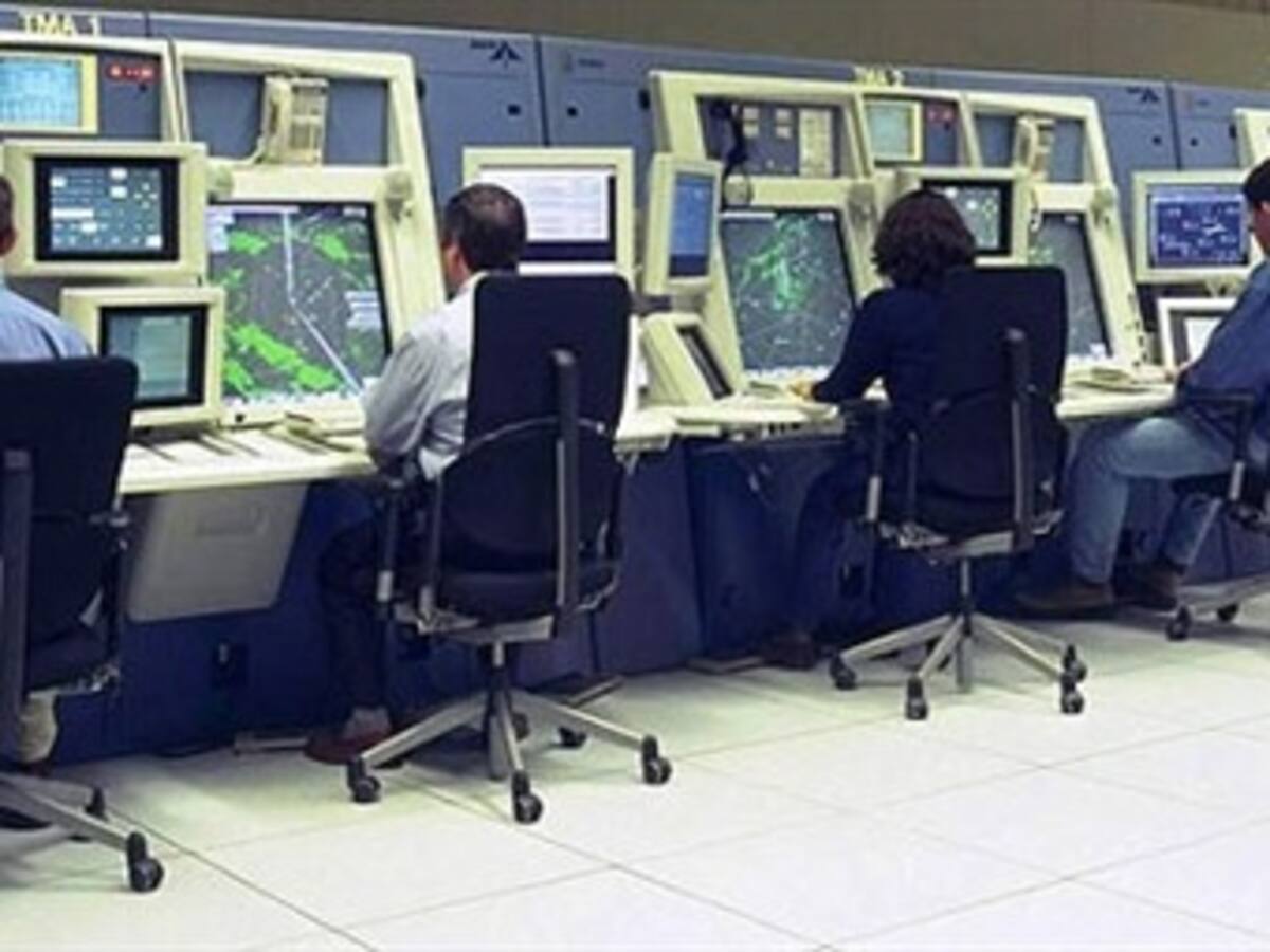 Aerocivil anuncia medidas a favor de los controladores aéreos