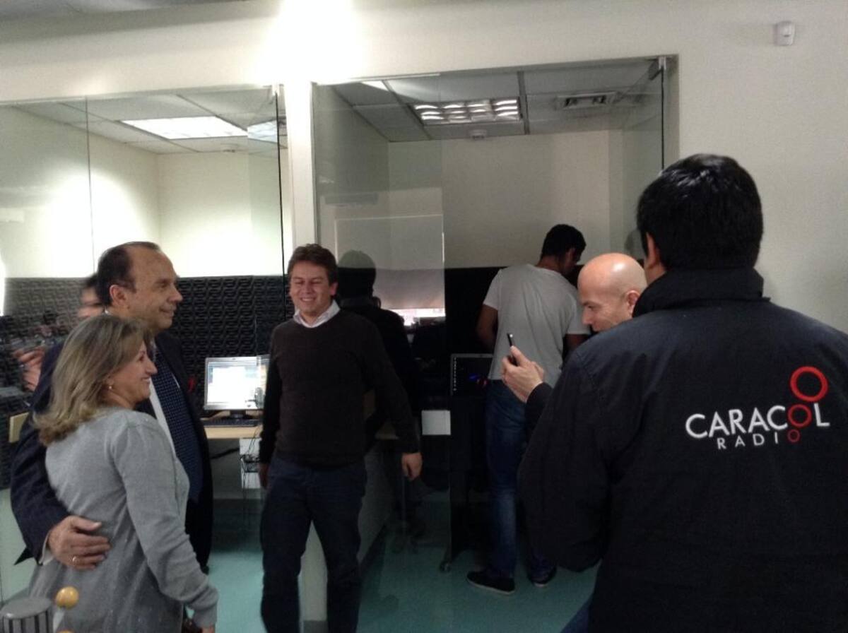 En un ambiente de nostalgia el equipo de Caracol se une para decir una vez más #GraciasPelaez.