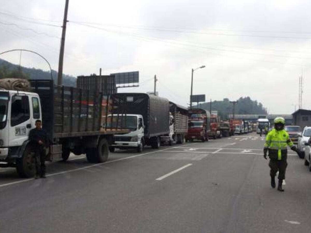 Gremio de transporte de carga anuncia que inmovilizarán sus vehículos