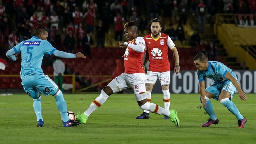 En el estadio Nemesio Camacho El Campín, Santa Fe enfrentó a Sporting Cristal en el marco de la fase de grupos de la Copa Libertadores 2017. Foto: Colprensa - Diego Pineda