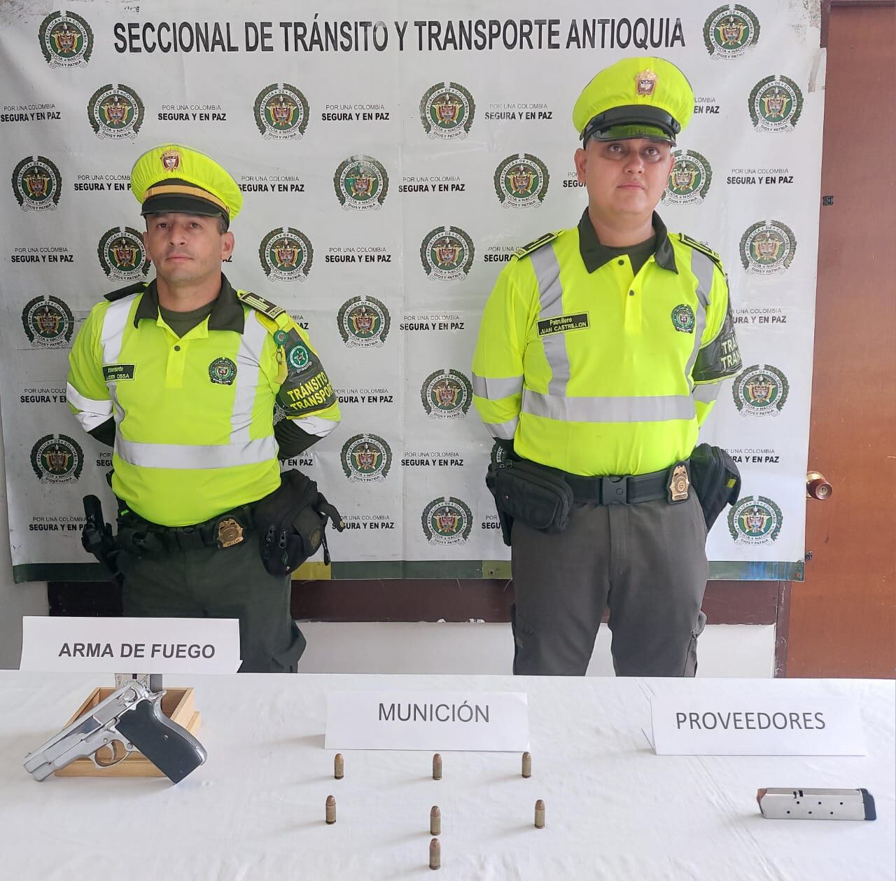 Pistola Colt 45 incautada- foto policía Antioquia