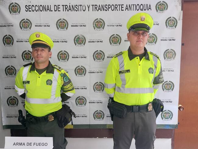 Pistola Colt 45 incautada- foto policía Antioquia