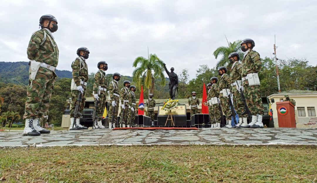 Ofrenda floral en el Cantón Militar Pijao