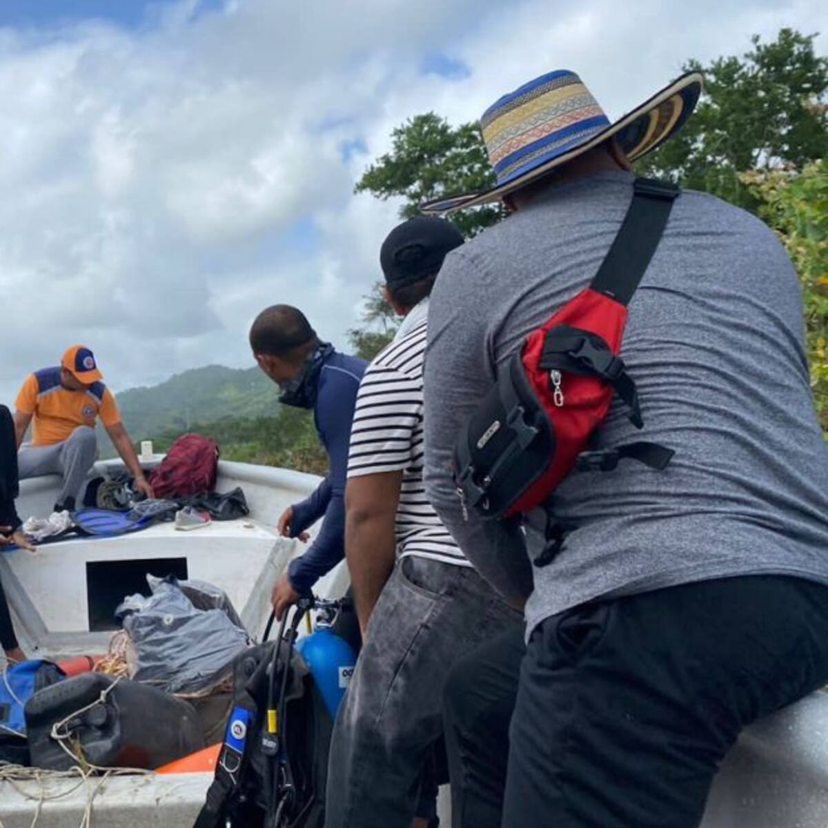 Socorristas continúan en la búsqueda de joven desparecido en Guachaca