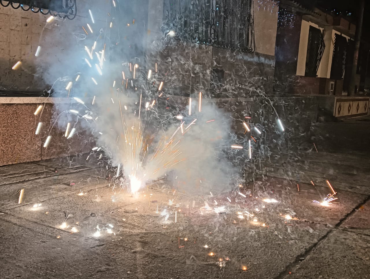 Quema de pólvora. Foto: Adrián Trejos de referencia