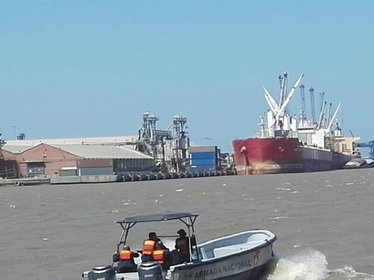Buscan acuerdo para contratar draga permanente en el puerto de Barranquilla