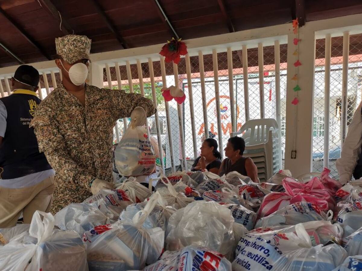 Entregan ayuda humanitaria a 450 familias de Cartagena