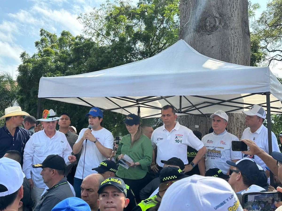 Capturan a una mujer con arma de fuego en un evento del expresidente Uribe en Honda, Tolima