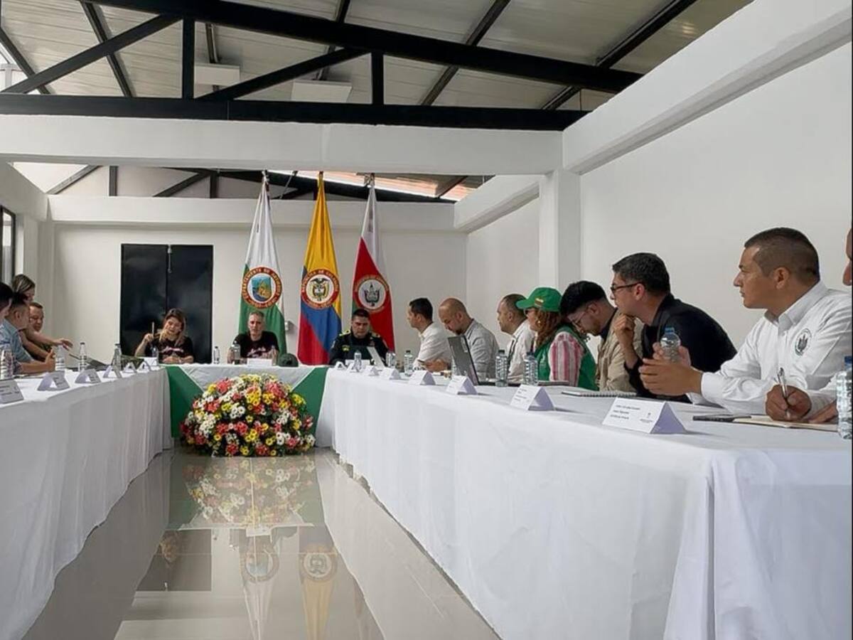 Ofrecen $100 millones por cabecillas del Clan del Golfo tras ataques a la Policía en Antioquia