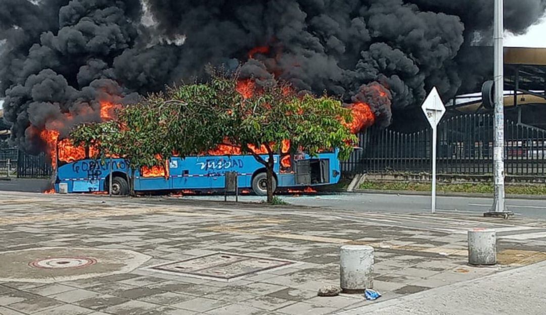 Daños a buses y estaciones