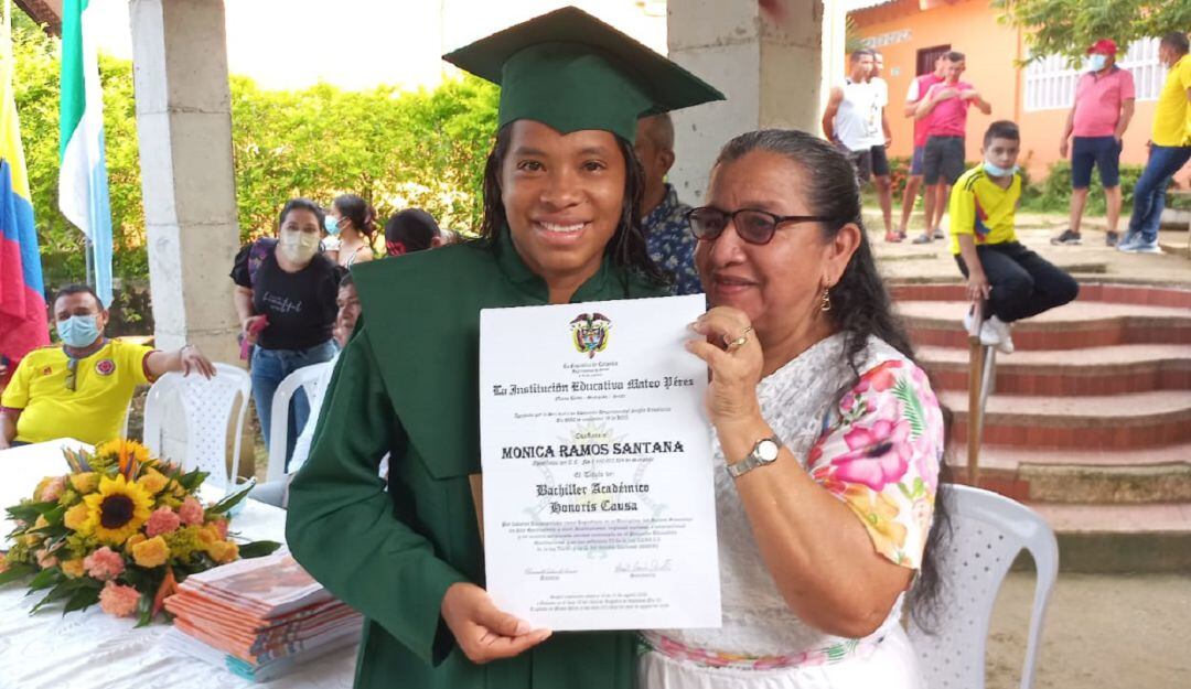 Bachiller honoris causa a futbolista sucreña de la Selección Colombia 