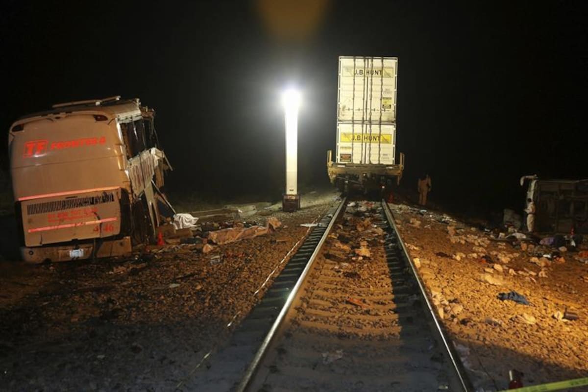 Se trata del peor accidente ocurrido en los últimos años en Nuevo León. Los trabajos de rescate continúan.