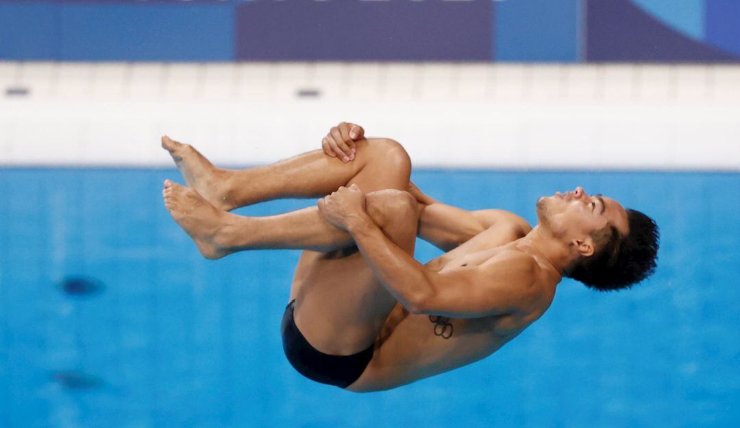 Sebastián Morales durante uno de sus clavados.