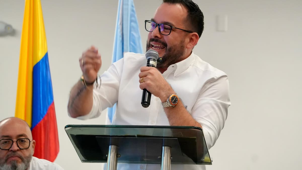 Ministro de Minas cuestionó desde Cali el silencio frente al asesinato de un colombiano en EEUU