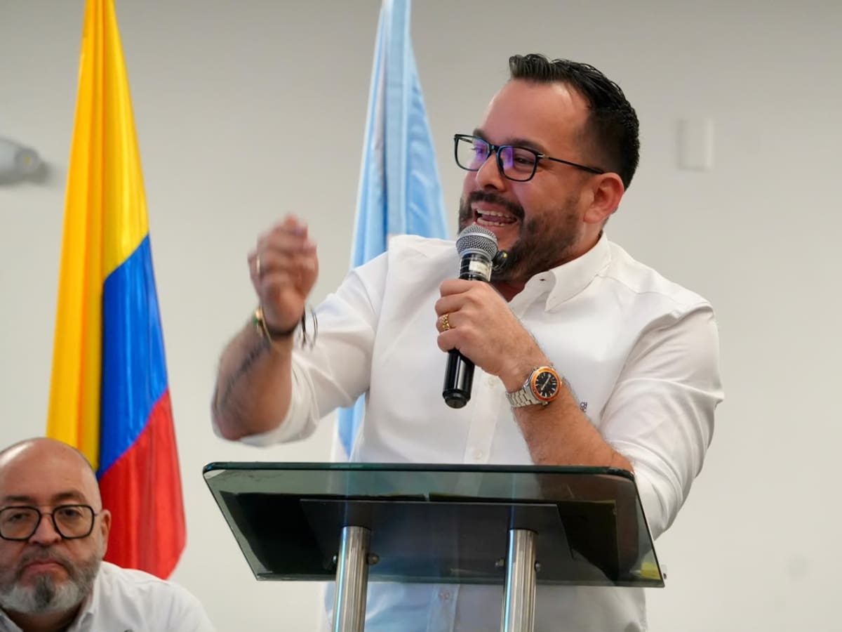 Ministro de Minas cuestionó desde Cali el silencio frente al asesinato de un colombiano en EEUU
