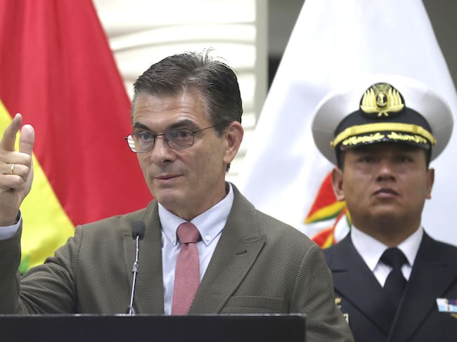 El presidente de Bolivia, Rodrigo Paz, habla durante un acto en la Procuraduría General del Estado este lunes, en El Alto (Bolivia). FOTO: EFE/ Luis Gandarillas